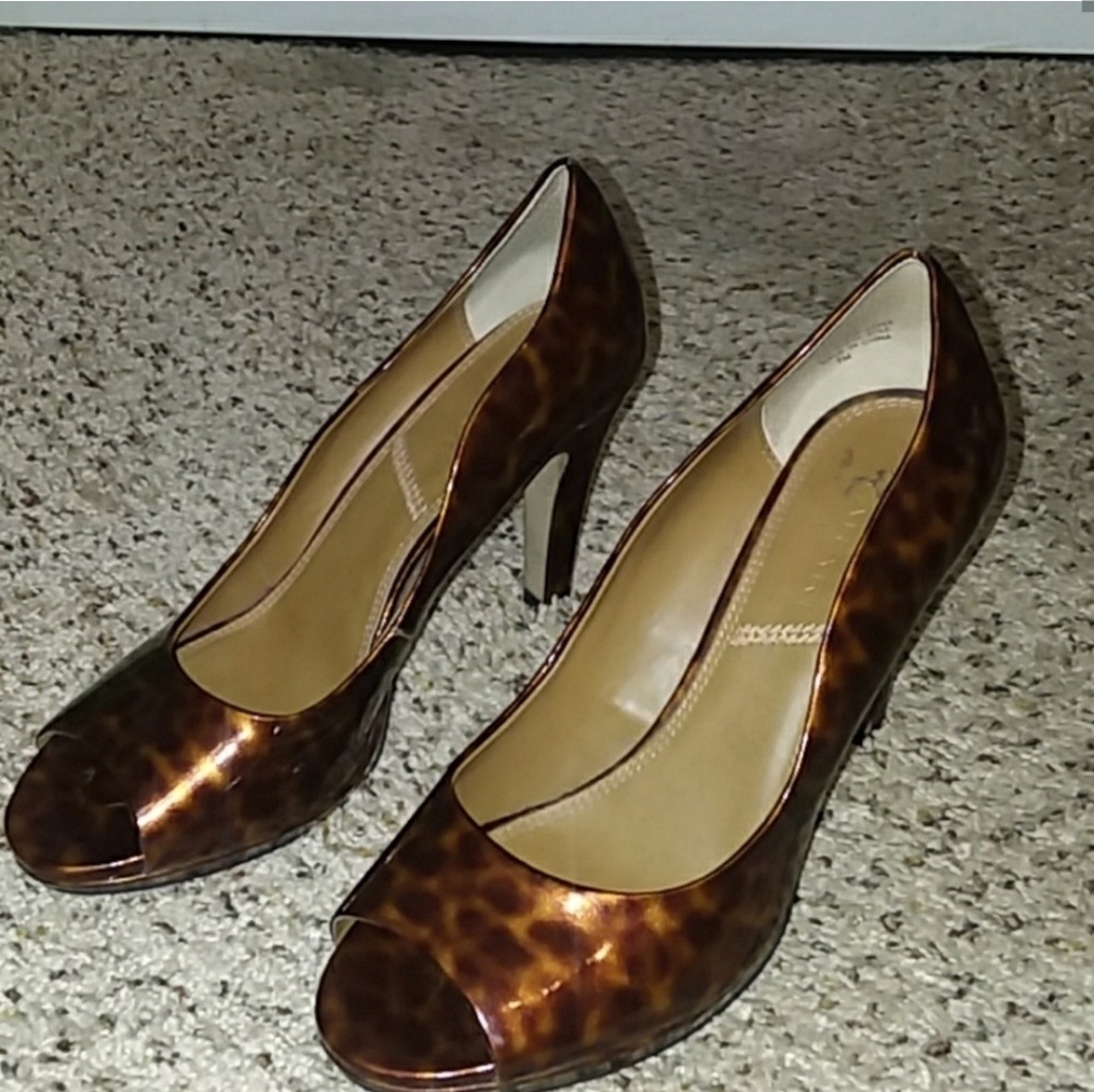 Tahari Brown Leopard Print Peep-toe Heels 9